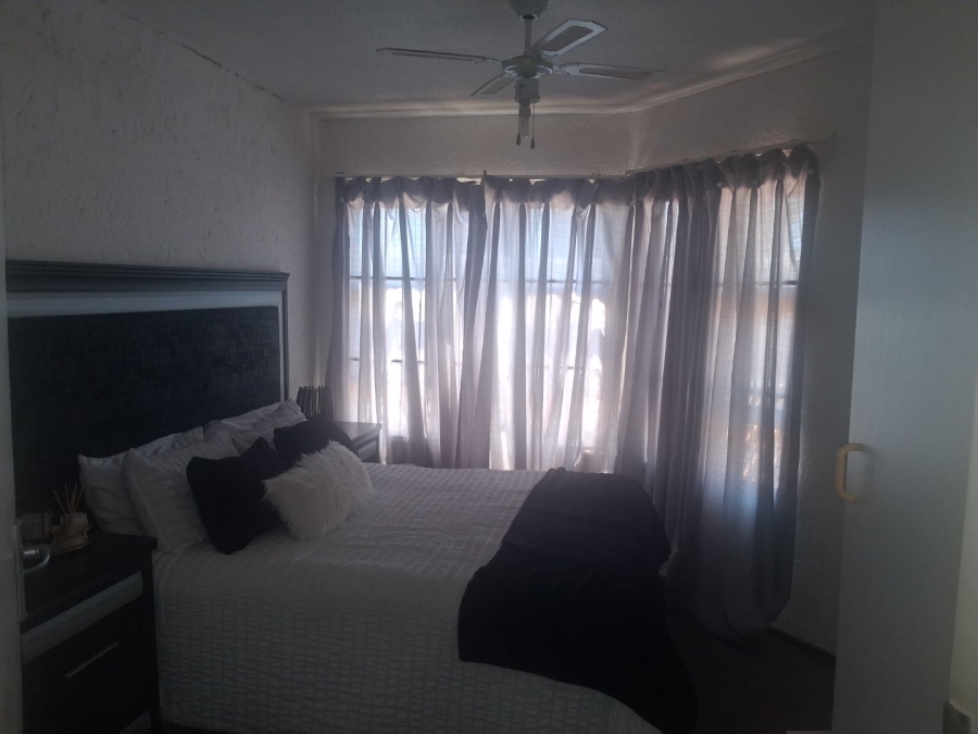 To Let 1 Bedroom Property for Rent in Pellissier Free State